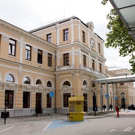 Hostel Central Station Пловдив Экстерьер фото