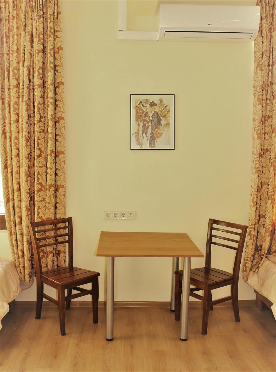 Hostel Central Station Пловдив Экстерьер фото