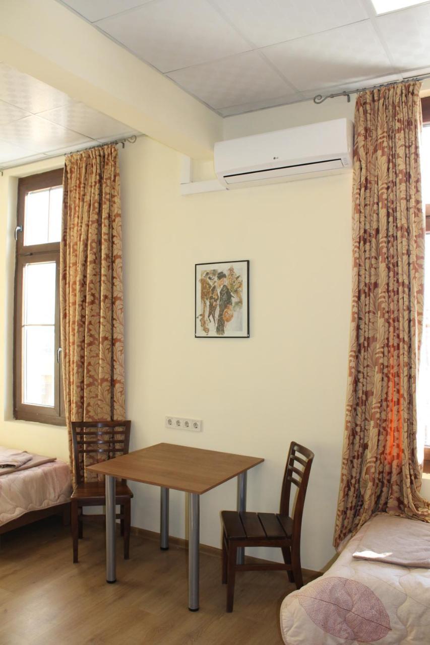 Hostel Central Station Пловдив Экстерьер фото