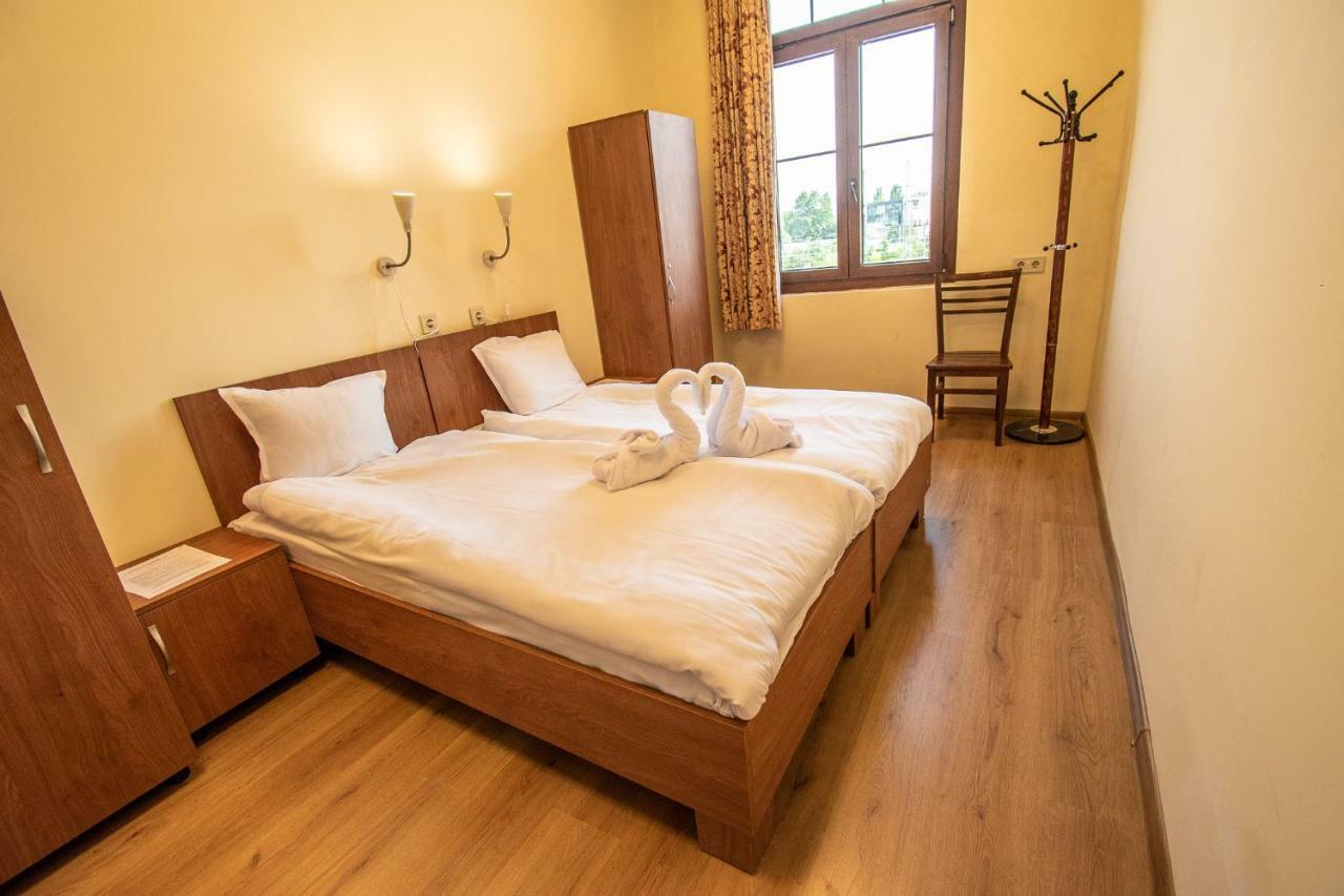Hostel Central Station Пловдив Экстерьер фото